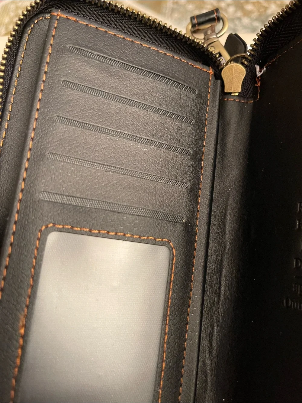 Pur Black Leather Zip-Top Men's Wallet with Brown Stitching